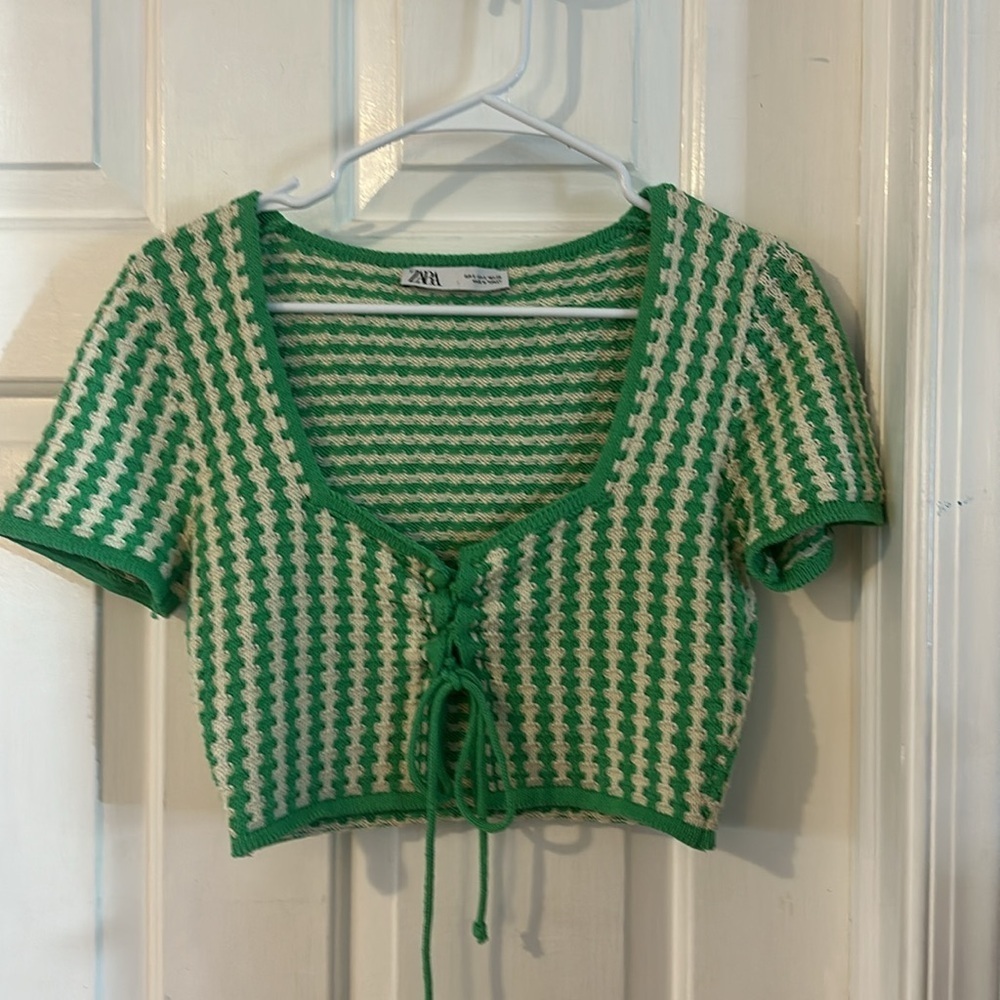 Women’s Zara Green & White Crochet Cropped Lace Up Top Sweater Size Small - Picture 3 of 9